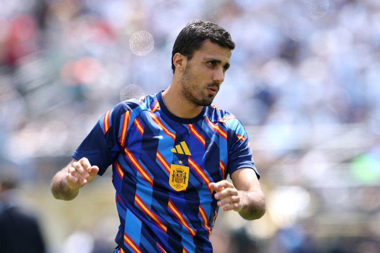 رودري لاعب مانشستر سيتي يخضع لعملية جراحية في الظهر