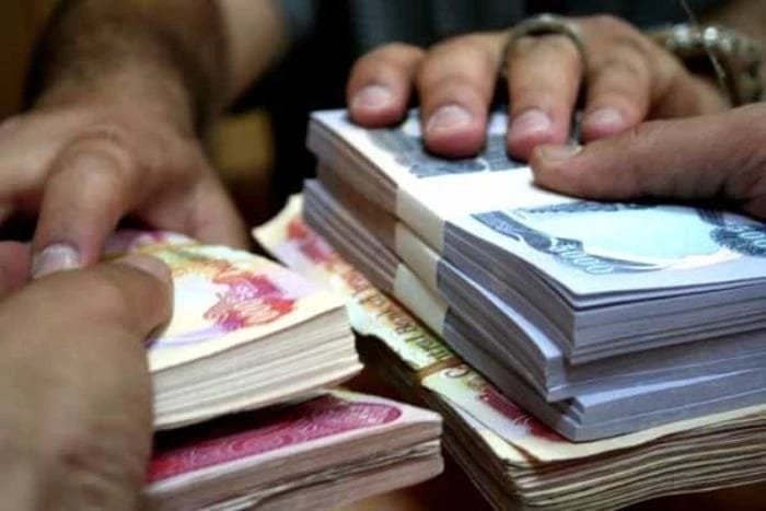 خلال تفتيش دارها..النزاهة تضبط أوليات وسندات (٩٥) عقاراً لمعاونة مدير التسجيل العقاري في صلاح الدين