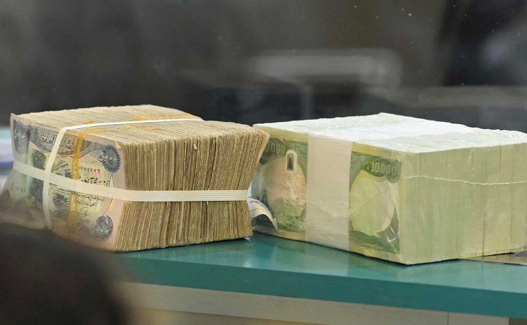 السيولة شبه مفقودة.. مصدر: تأخير صرف الرواتب سيستمر لعدة أيام والتمويل سيكون بالتدريج