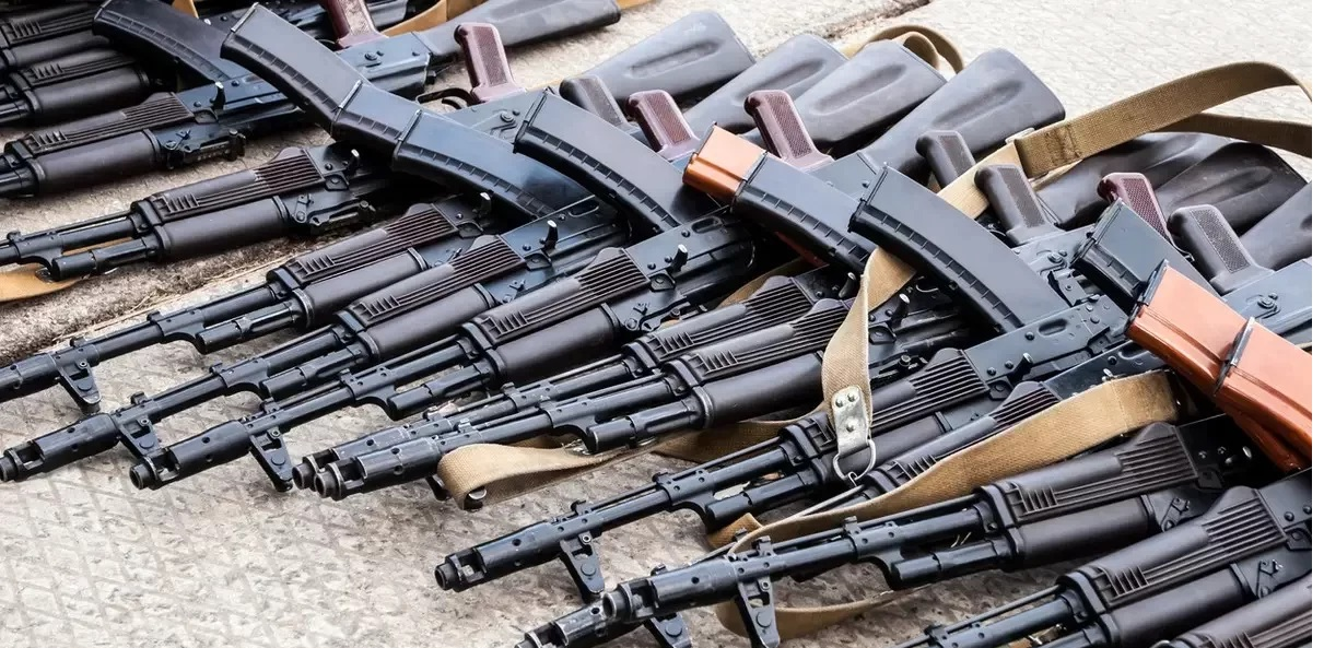 الداخلية: تسجيل أكثر من 20 ألف سلاح شخصي ومصادرة آلاف الأسلحة والاعتدة خلال تموز