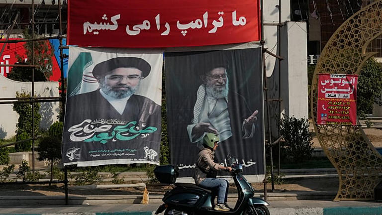 خامنئي يعيد ترتيب القيادة العسكرية الإيرانية.. وترامب يطالب طهران بتعويضات