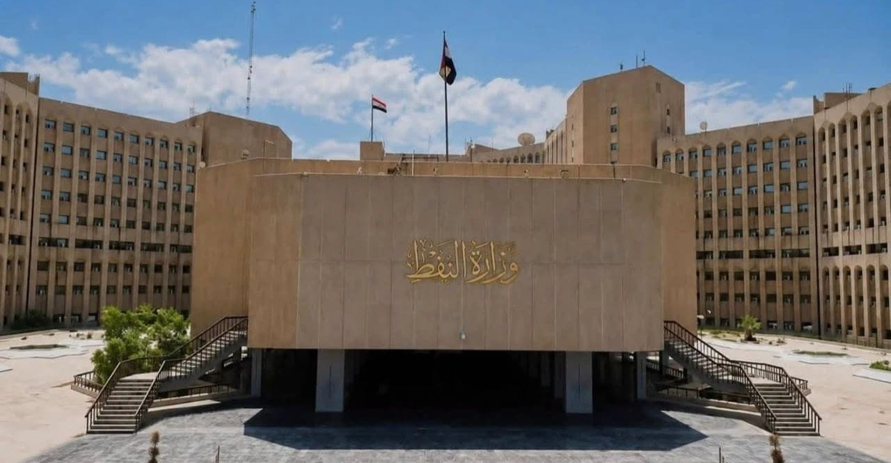 النفط تردُّ على تصريحات الياسري وتنفي امتلاك “النقل البحري” ناقلات نفط خام