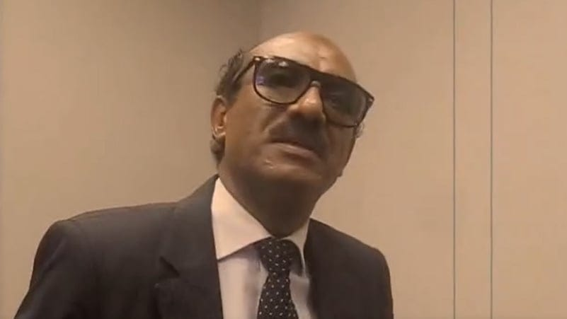 فنان مصري يفاجئ الجميع بتجسيده شخصية أنور السادات