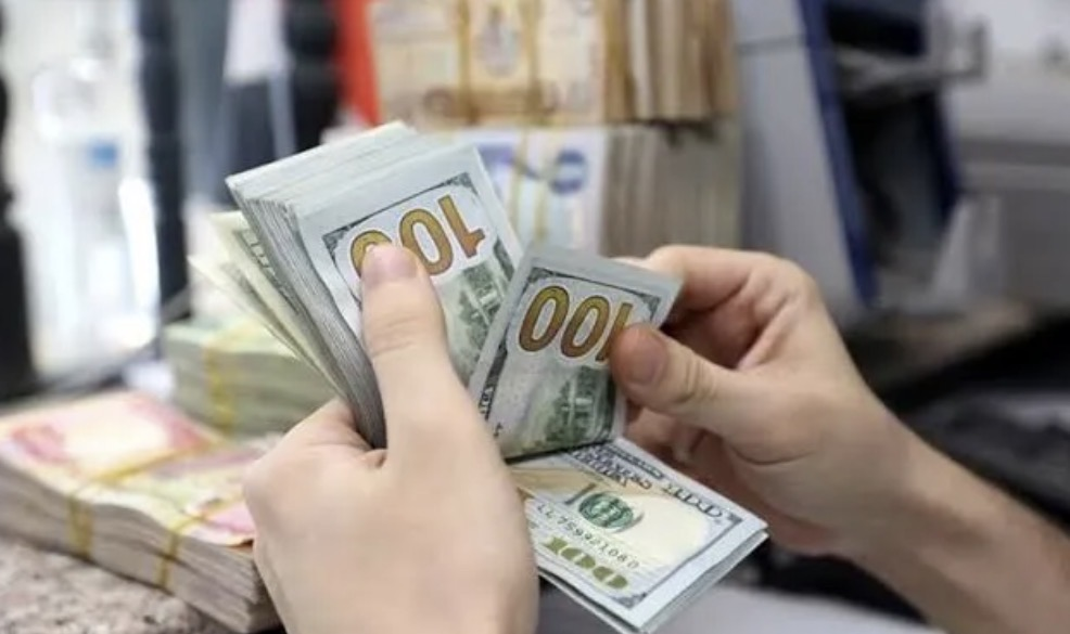 تراجع بأسعار الدولار: الورقة بـ153.250 ألف دينار عراقي