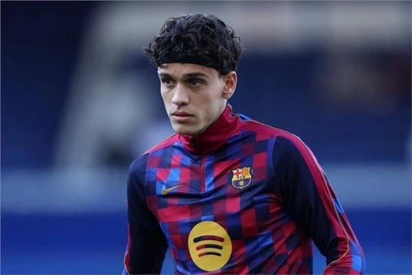 هيكتور فورت يقترب من مغادرة برشلونة والانتقال إلى بوروسيا دورتموند