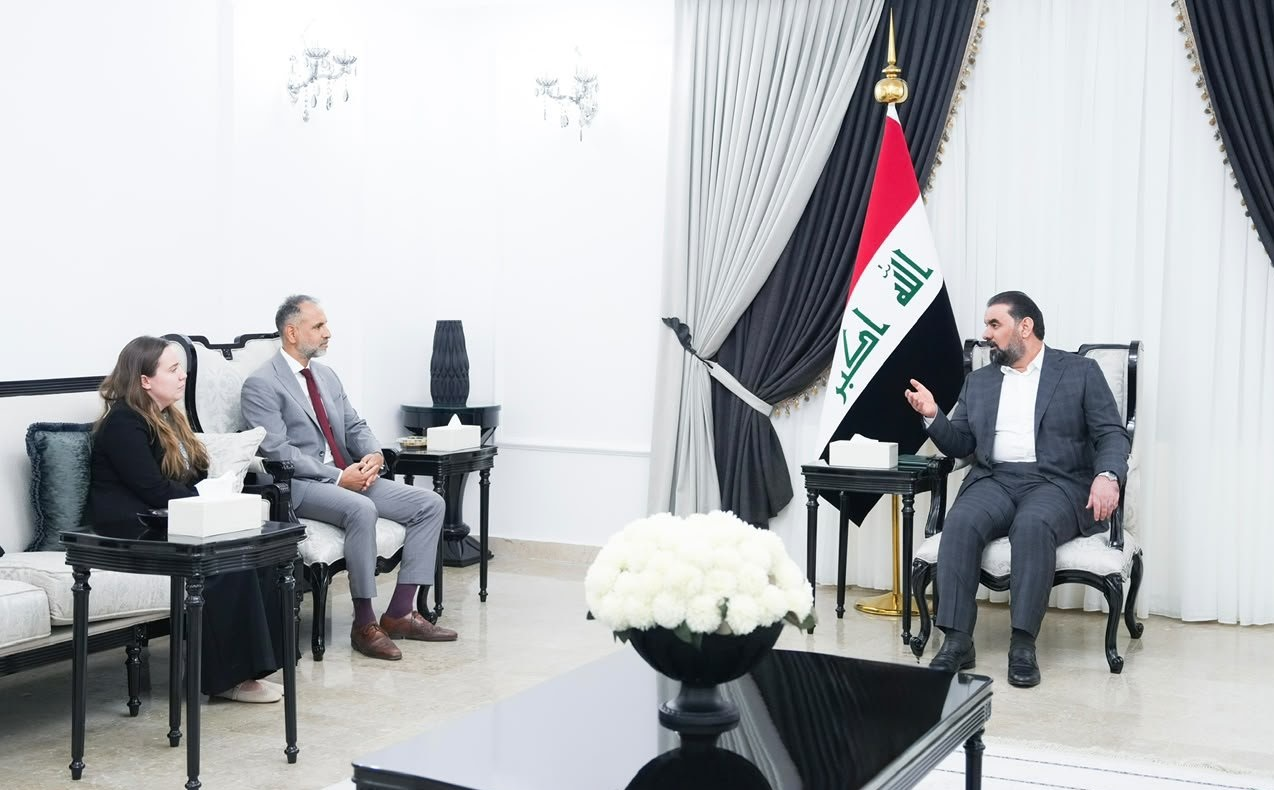 الحلبوسي والسفير البريطاني يبحثان تعزيز التعاون بين البلدين في المجالات كافة