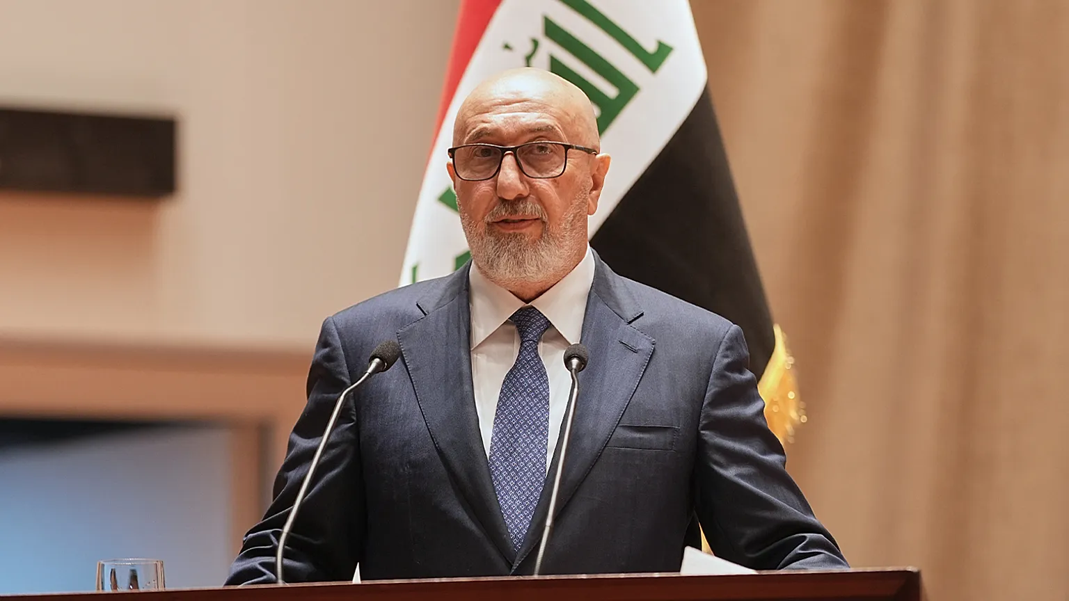 الرئيس العراقي يدعو إلى تنفيذ قرار حصر السلاح “بعيداً عن التصادم”