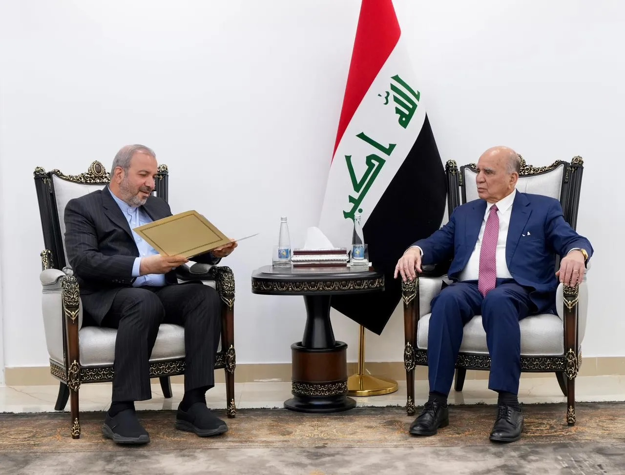 وزير الخارجية للسفير الإيراني: الحلول السلمية والحوار يمثلان الخيار الأفضل لمعالجة الأزمات