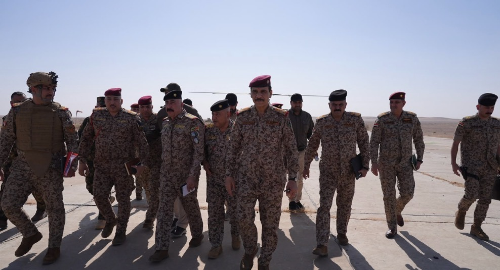 رئيس أركان الجيش يصل إلى قاطع عمليات البادية