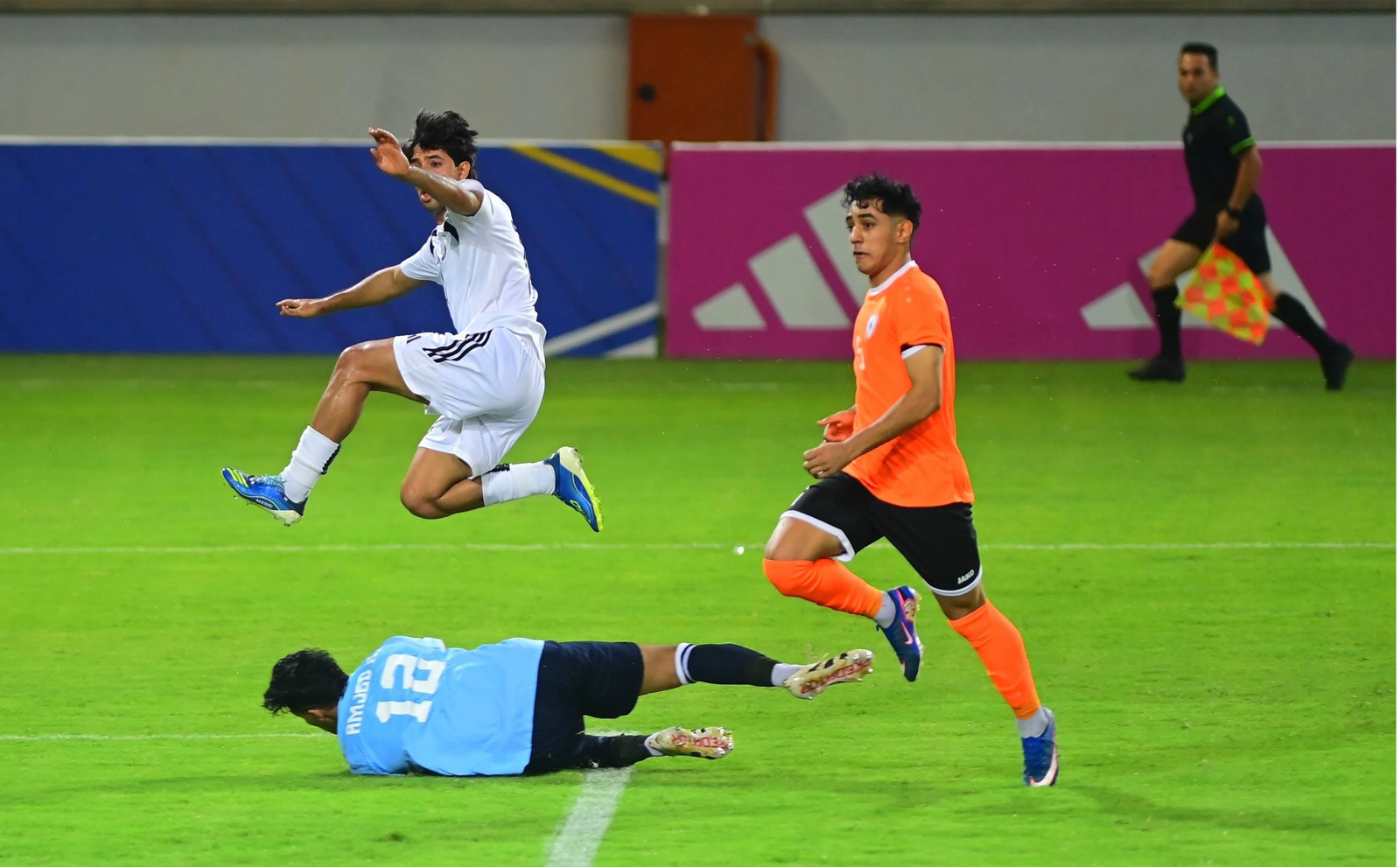 الزوراء يحسم مواجهة الكهرباء والجوية يتفوق على كربلاء في دوري النجوم