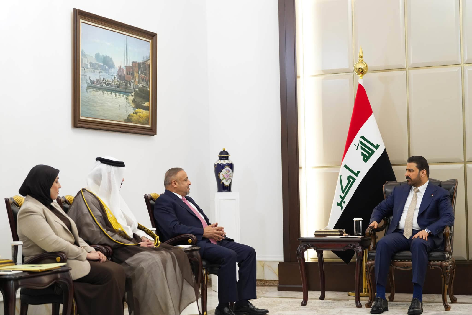 رئيس الوزراء: الحكومة ستطلع على العمل في المحافظات عن كثب لمعالجة الجوانب الخدمية