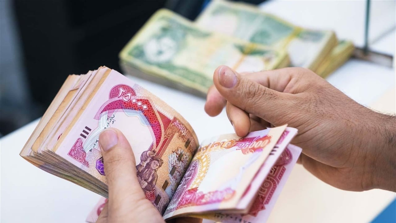 المالية تعلن المباشرة بتمويل رواتب الموظفين لشهر أيلول