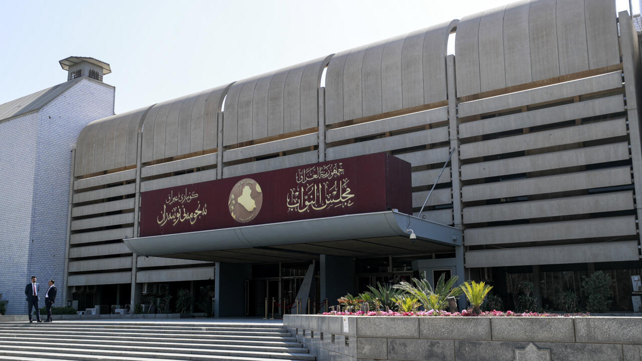 مقترح قانون منح الموظف إجازة اعتيادية طويلة