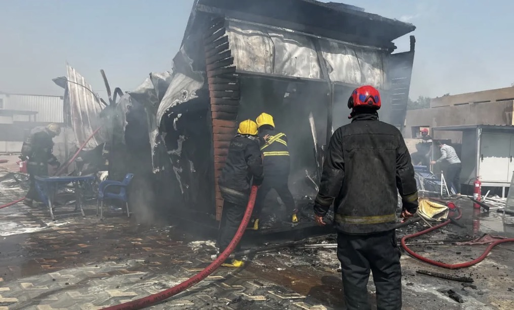 الدفاع المدني يتدخل سريعاً ويخمد حريق كافتيريا كلية الإمام الكاظم ببغداد