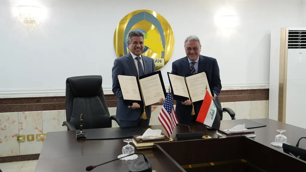 العراق والولايات المتحدة يوقعان اتفاق تسليم موقع الدعم الدبلوماسي في مطار بغداد الدولي
