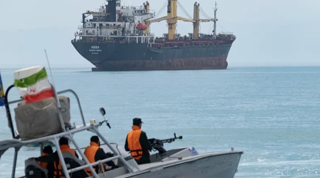 ايران: مواجهات في مضيق هرمز كل 24 ساعة وتحذير للسفن غير المنسقة