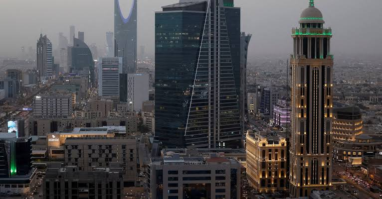 السعودية تعلن موازنة 2027.. 1392 مليار ريال نفقات و190 ملياراً عجزاً