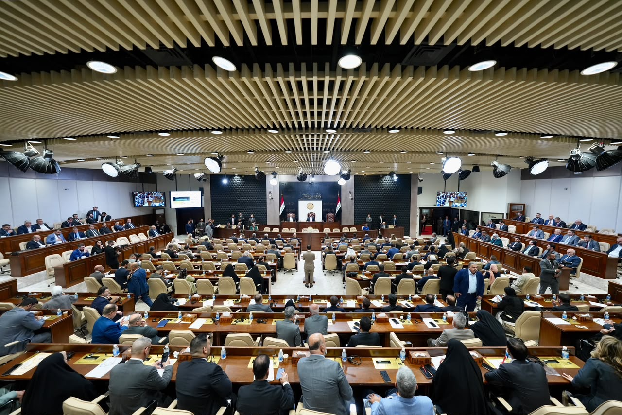 من استضافة علنية إلى اجتماع مغلق.. سعر الصرف يشعل البرلمان وتهديدات بمقاطعة ” الموازنة والكابينة الوزارية”