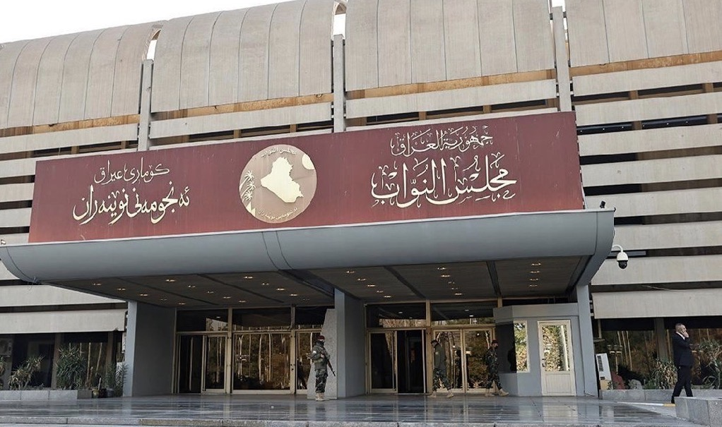 البرلمان يستضيف اجتماعاً بحضور رئيس الوزراء ووزير المالية ومحافظ البنك المركزي لبحث رفع سعر الصرف مساء اليوم..