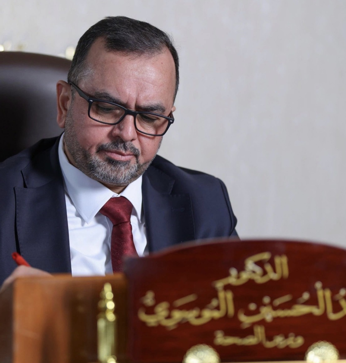 وزير الصحة يوجه بشمول جميع ملاكات الوزارة بتخفيض أجور الأجنحة الخاصة بنسبة 50%