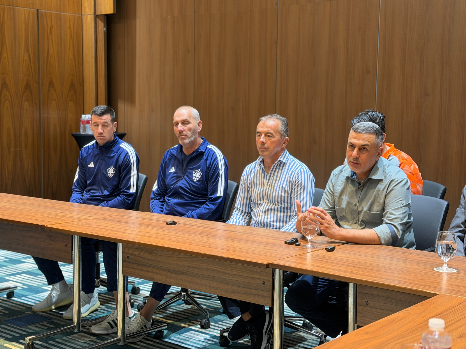 العيداني يقدّم المدرب الصربي رادولوفيتش لوسائل الإعلام ويعوّل على خبرته لقيادة الميناء