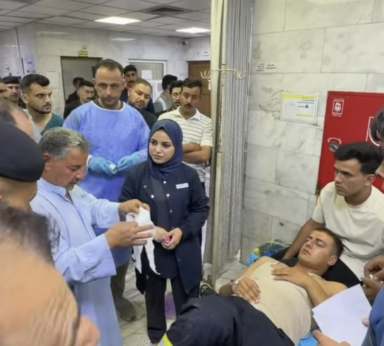 اصابة عشرة من ضباط ومنتسبي الدفاع المدني بانفجار صهريج في الديوانية