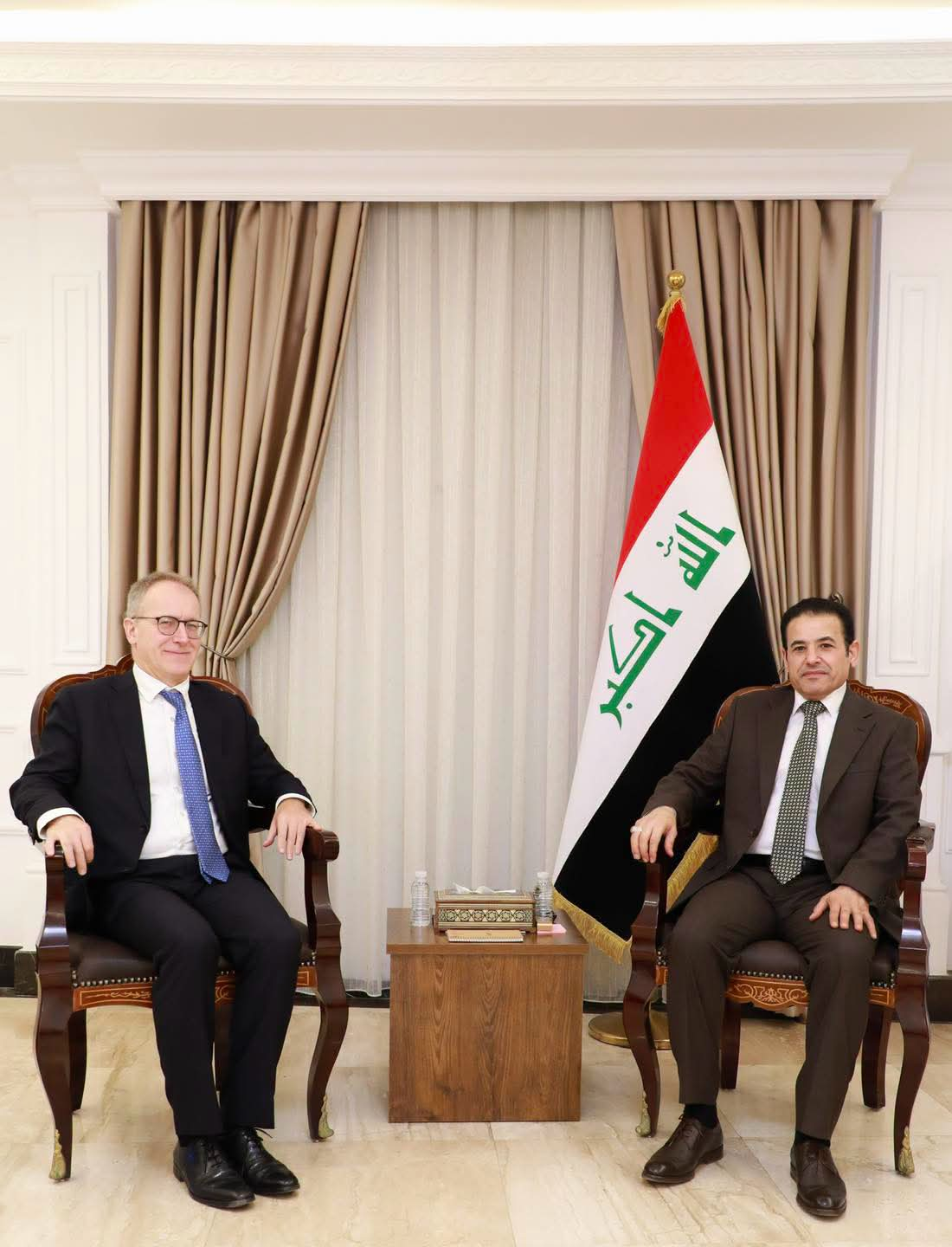 الاعرجي ودبلوماسي ايطالي يؤكدان أهمية تكامل الجهود بين المسارين الأمني والدبلوماسي لاحتواء الازمات
