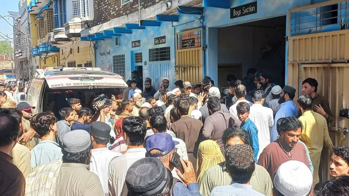 وفاة 21 طفلا إثر انهيار سقف مدرسة في باكستان