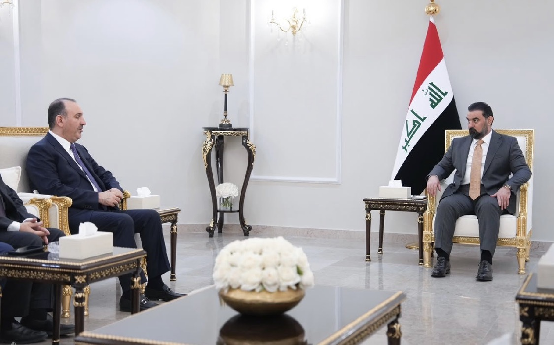 الحلبوسي يؤكد خلال لقائه وزير الداخلية دعمَ جهود الوزارة للارتقاء بالأداء الأمني والمؤسسي وتعزيز الأمن والاستقرار