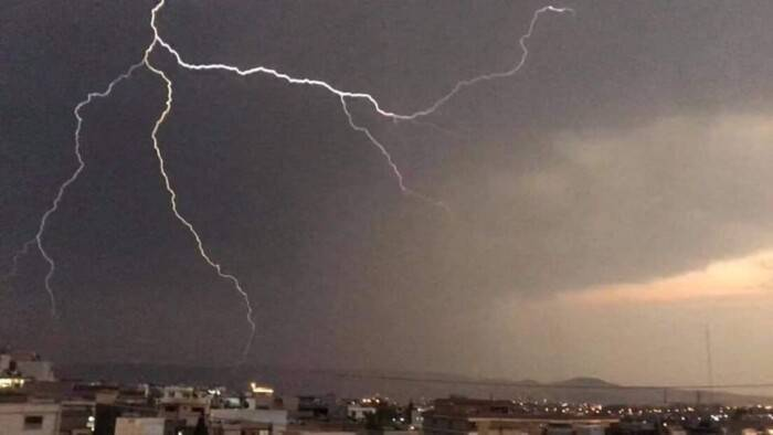 الأنواء الجوية: عواصف رعدية وأمطار في مناطق عدة من البلاد حتى ظهر السبت