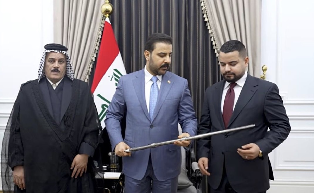 رئيس الوزراء يوجّه بحماية المبلّغ عن فساد وكيل وزارة الصناعة