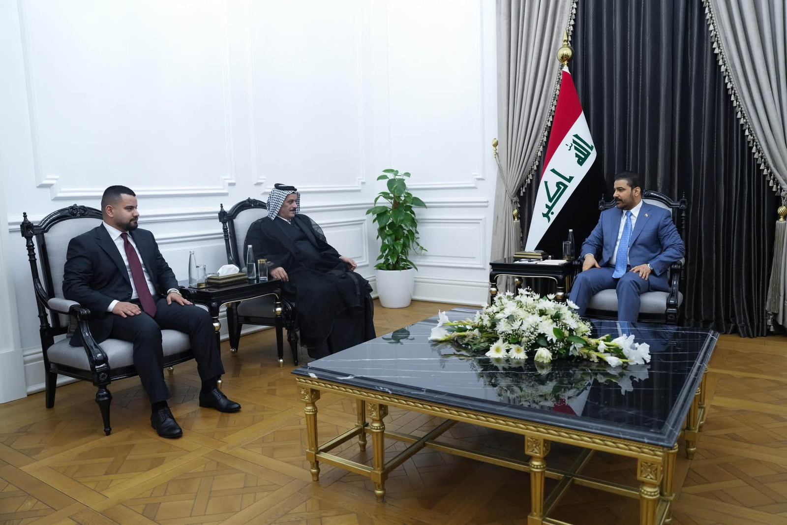 رئيس الوزراء يشيد بشجاعة مواطن بلّغ عن فساد مسؤول حكومي