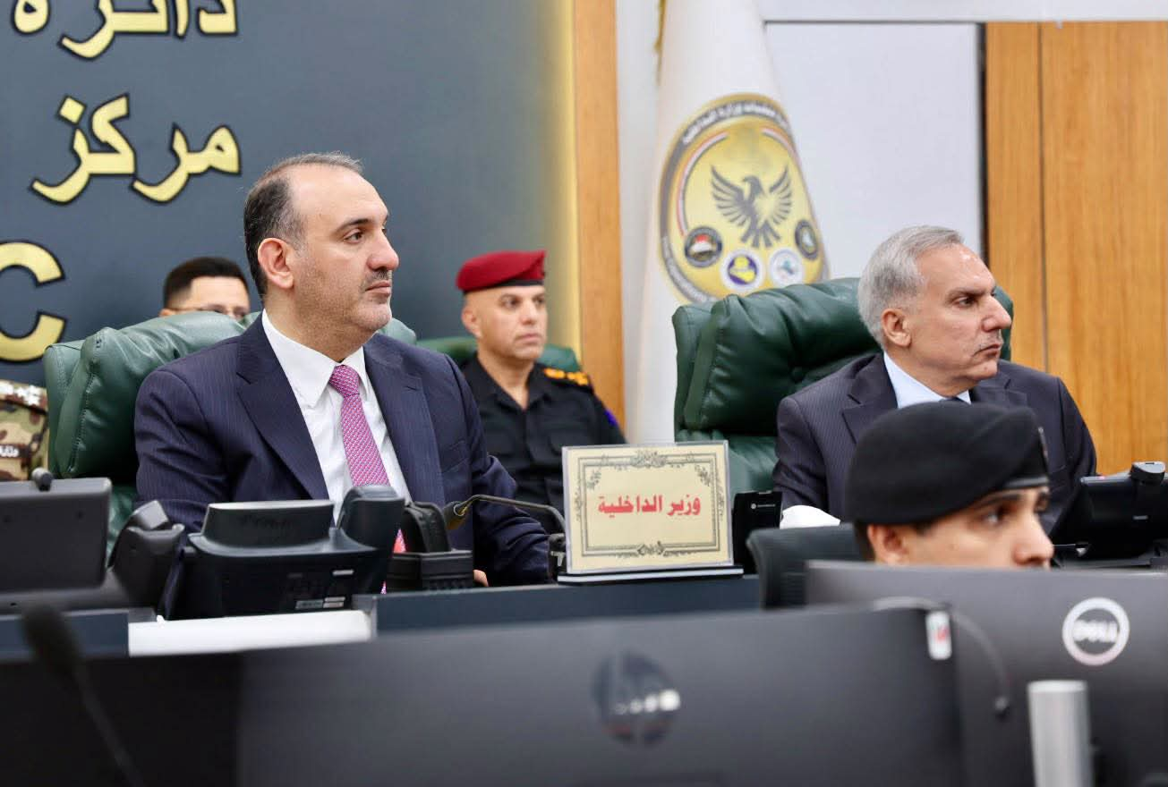 من مركز القيادة الوطني.. وزير الداخلية يتابع الموقف الامني ويوجّه برفع الجاهزية والاستجابة الفورية