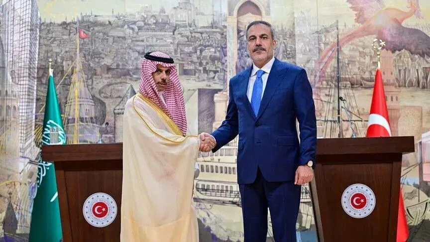 فيدان يبحث هاتفيا مع وزير الخارجية السعودي قضايا الأمن الإقليمي