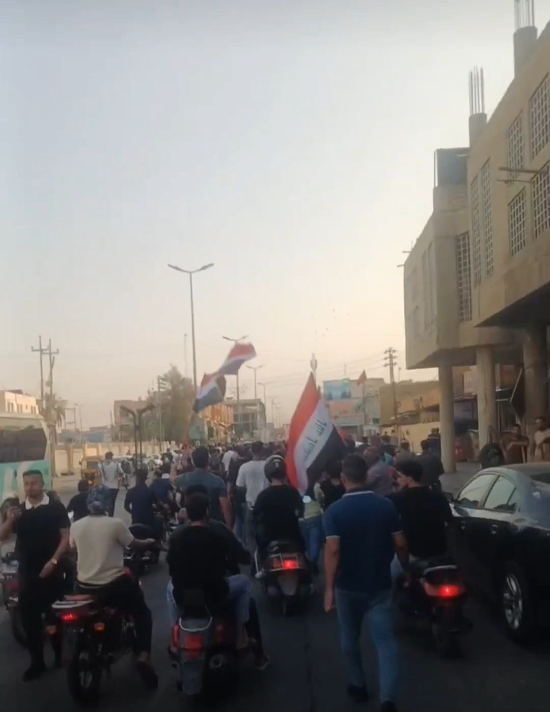 تظاهرة حاشدة في الكوت إحياءً لذكرى انطلاق ثورة تشرين