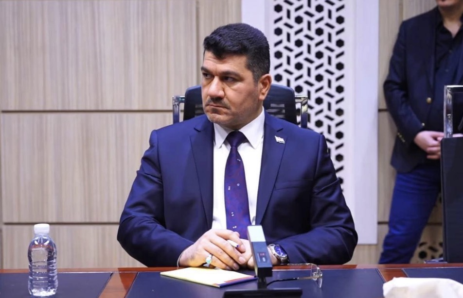 رئيس الوزراء يعين مدير مكتبه السابق إحسان العوادي سفيراً فوق العادة للعراق في براغ