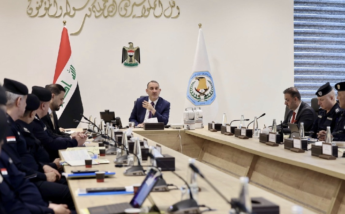 وزير الداخلية يفتتح منصة تتبع المركبات ويوجه بإنجاز الهوية الرقمية