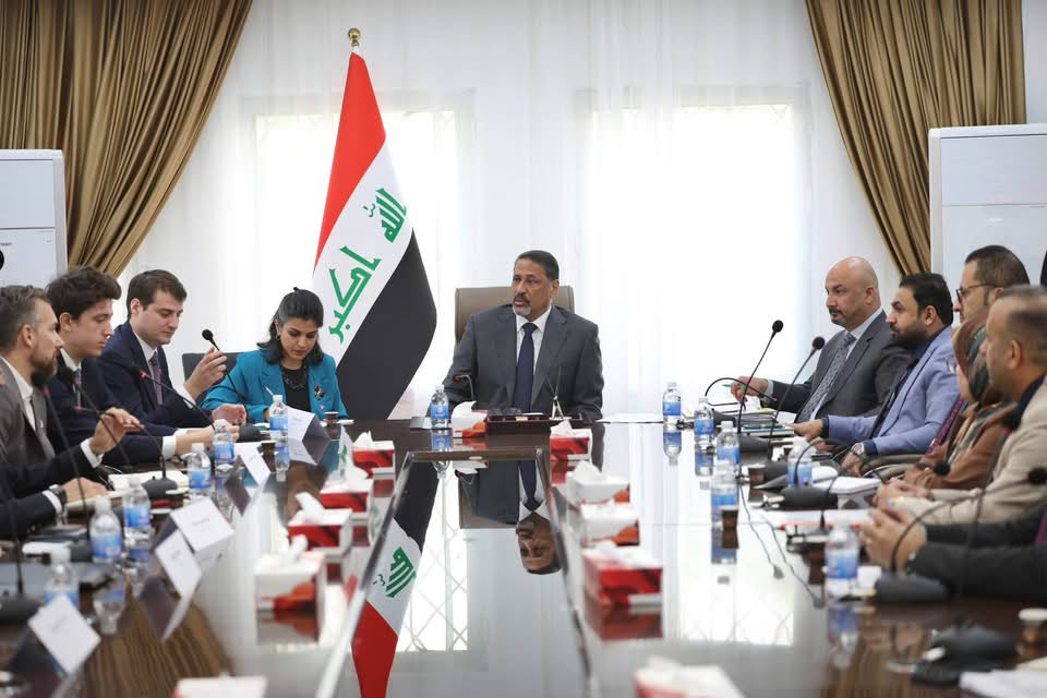 الوكيل الفني لوزارة الصحة يترأس اجتماعاً مع وفد من الشركات الفرنسية لبحث تعزيز التعاون في مختلف المجالات الصحية