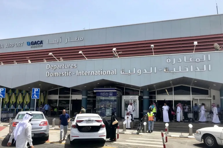 الحوثيون يعلنون استهداف مطار أبها السعودي بمسيرة